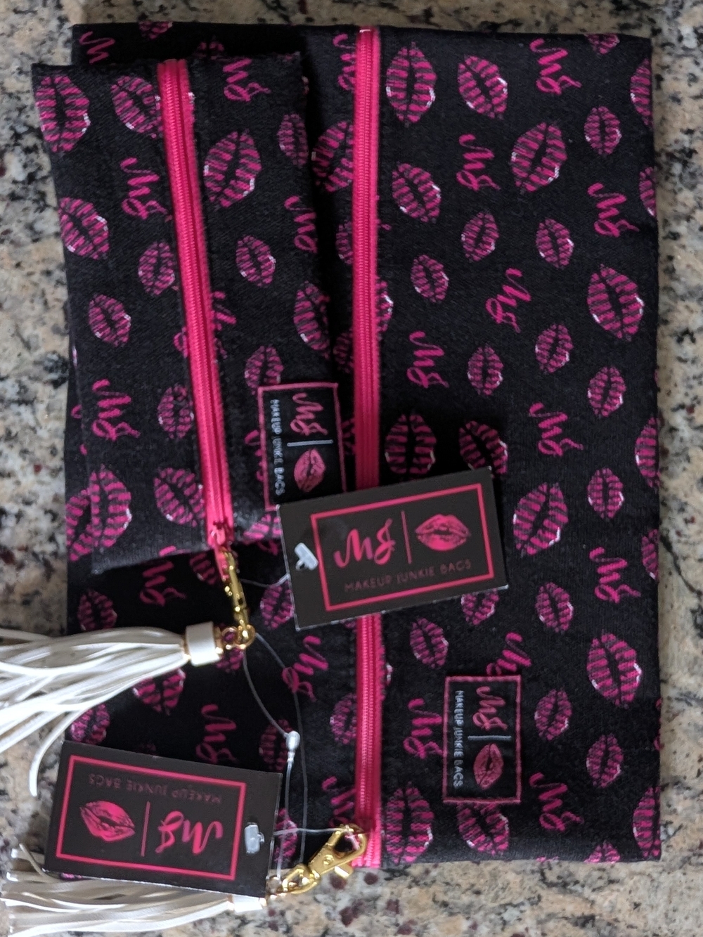 NWT'S Makeup Junkie Bags~Kiss Print Set~Mini & Large Flat Lay